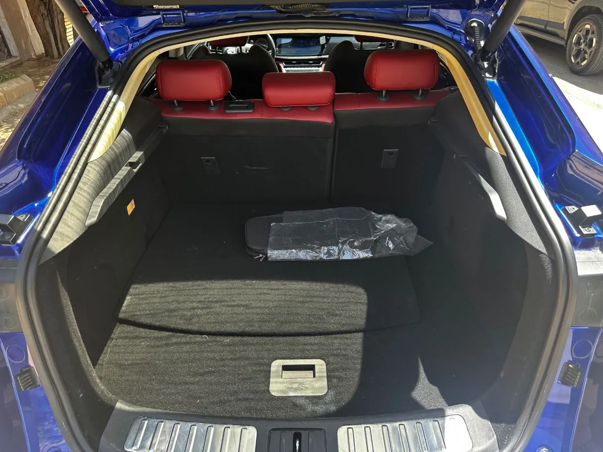 Car image 25