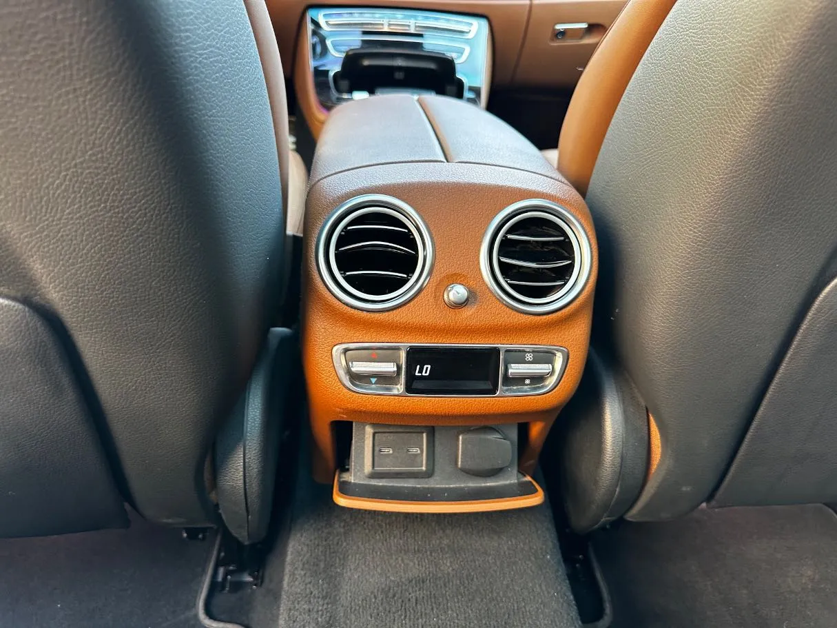 Car image 26