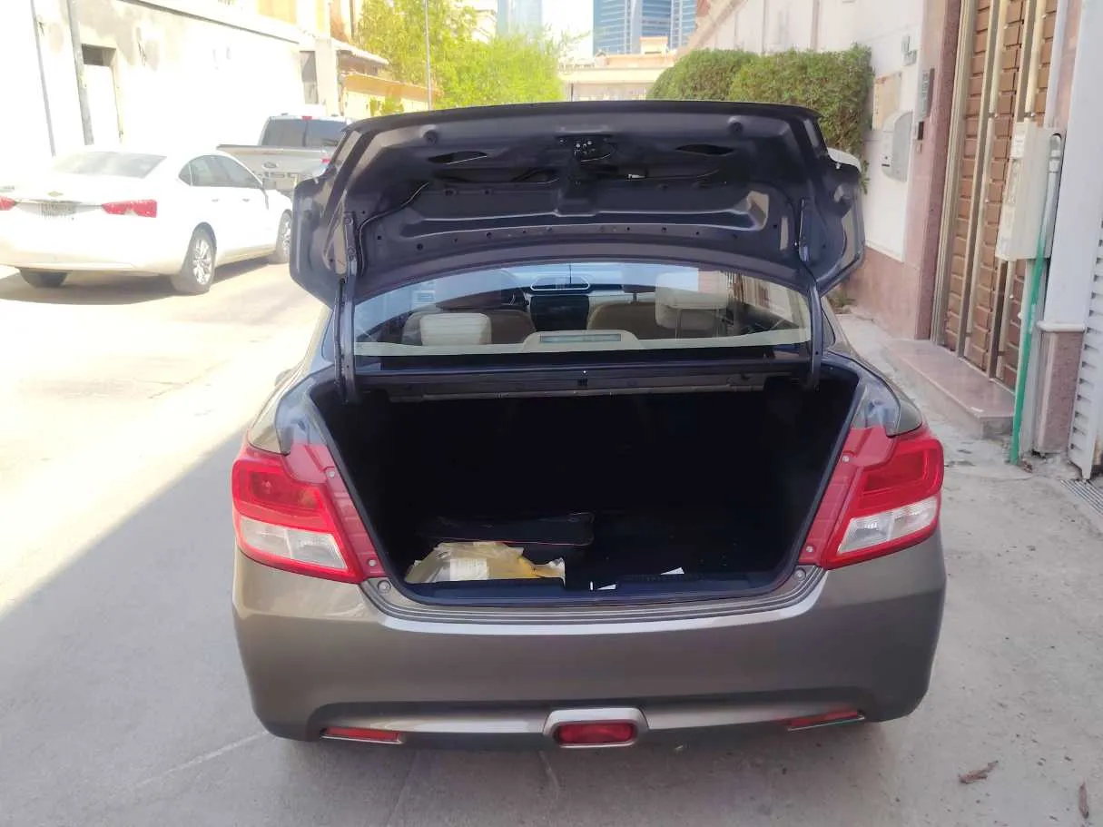 Car image 19
