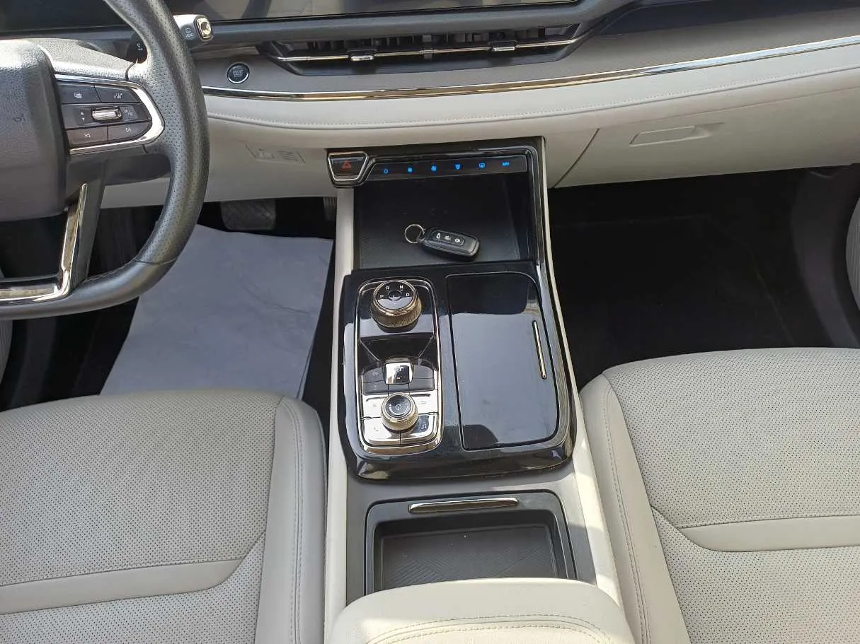 Car image 17