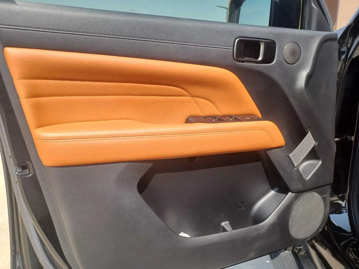 Car image 10