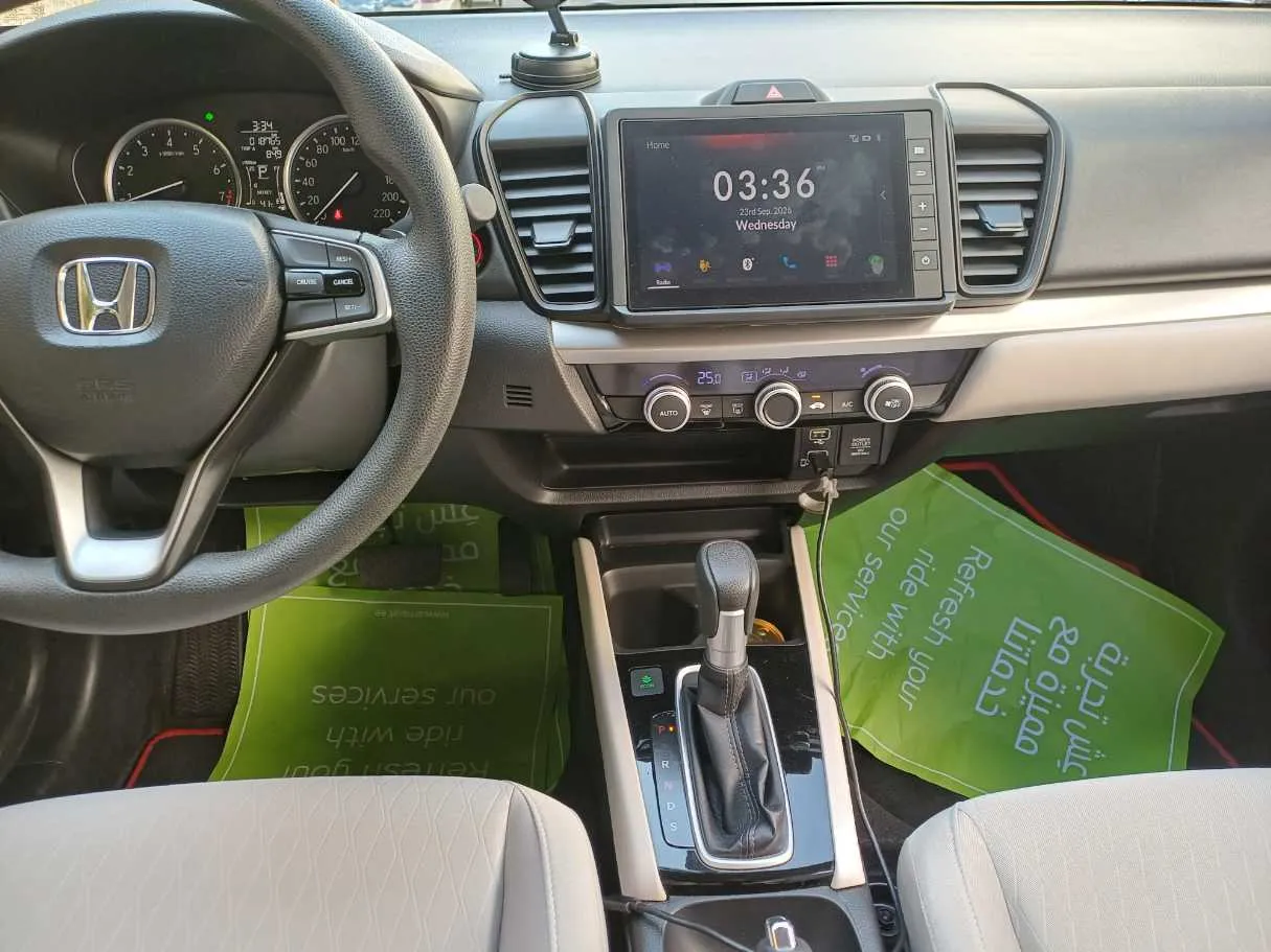 Car image 18