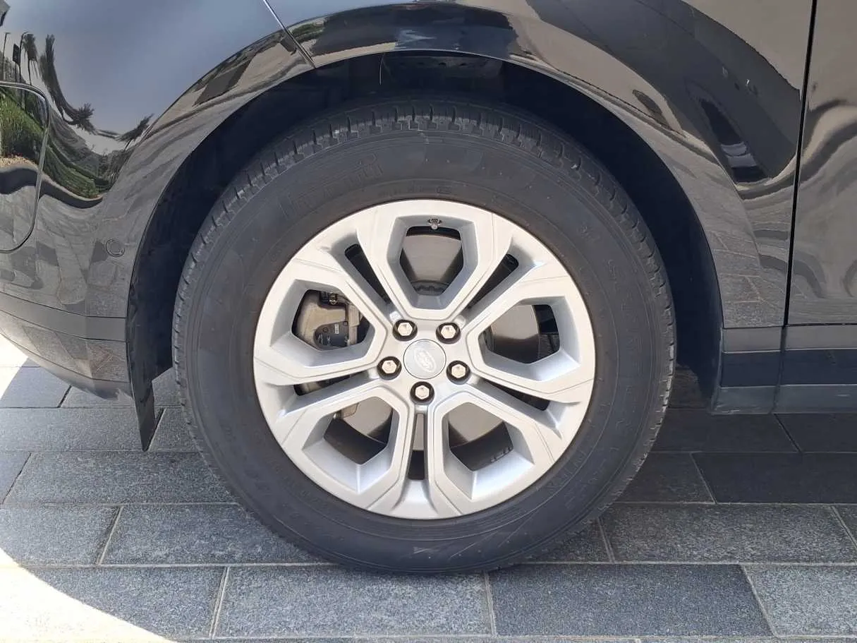Car image 9