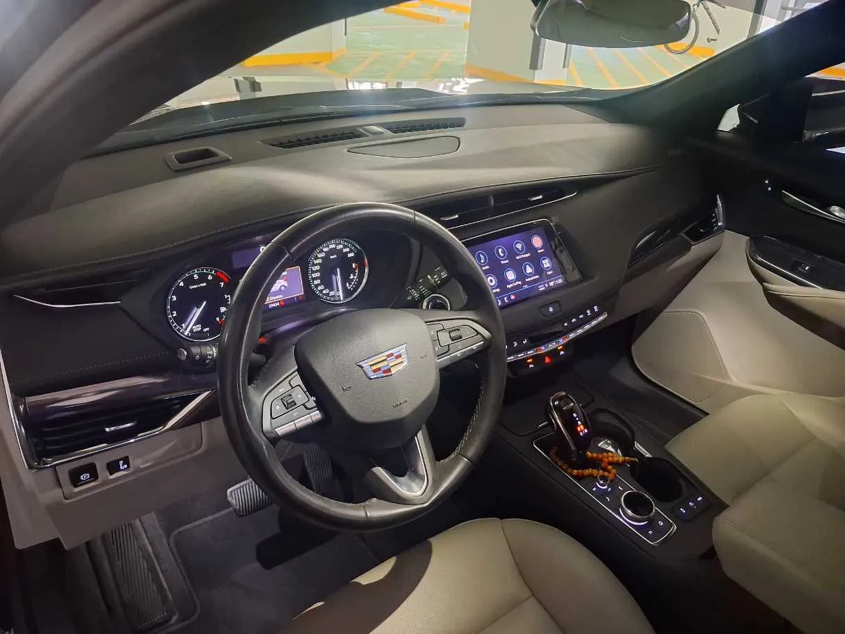 Car image 11
