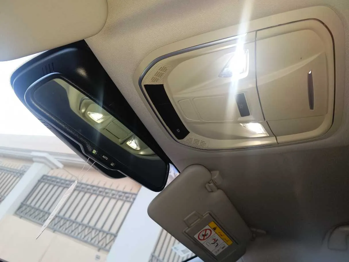 Car image 28