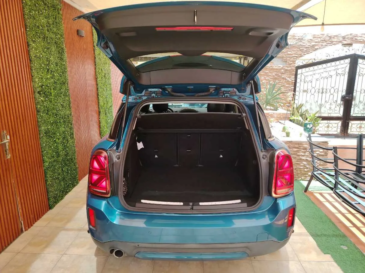 Car image 30