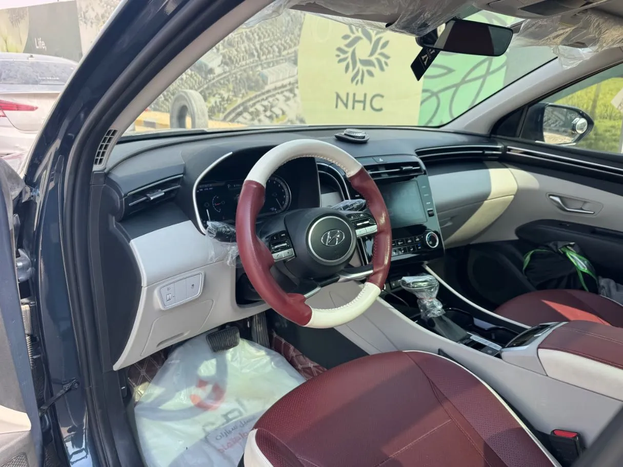 Car image 11