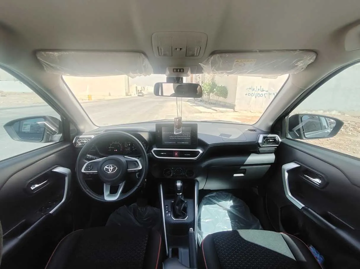 Car image 17