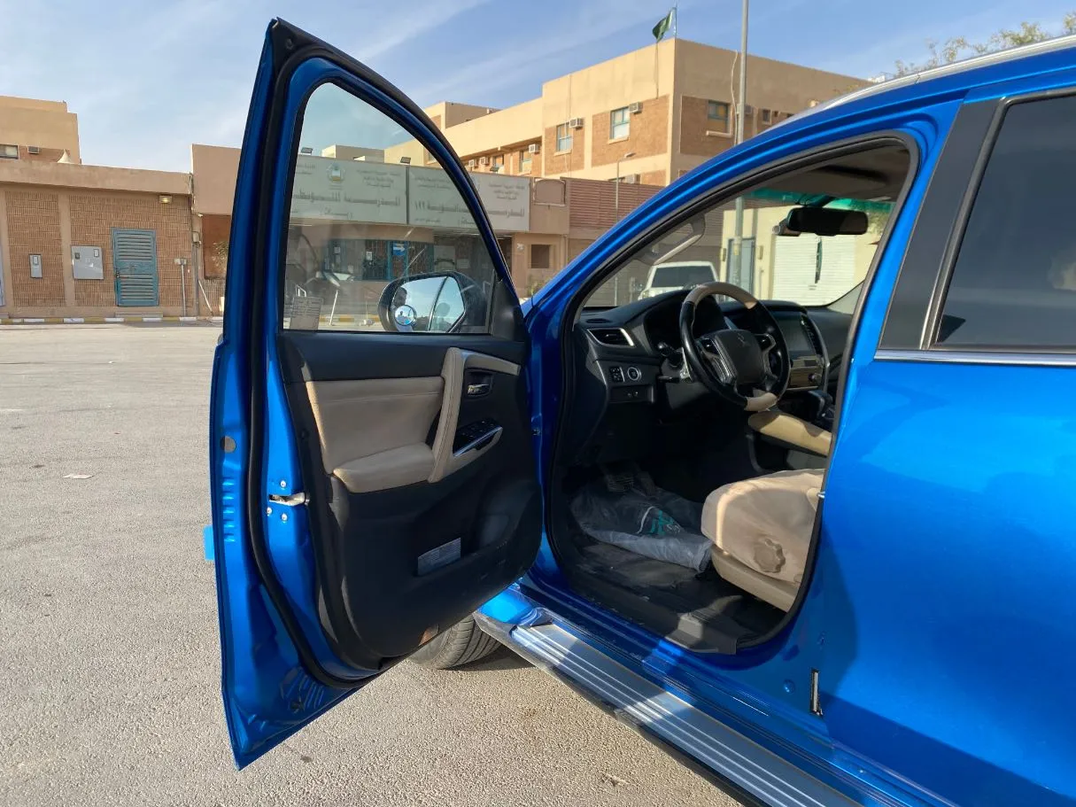 Car image 10