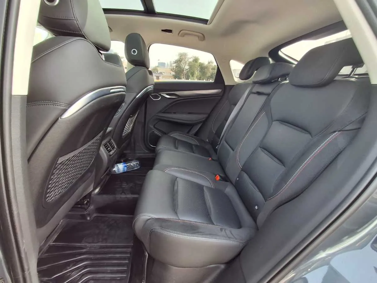 Car image 13