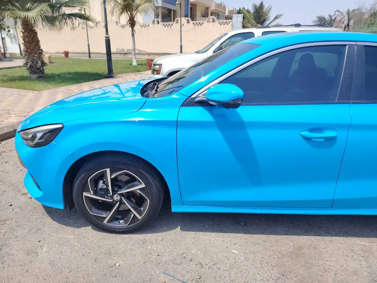 Car image 9