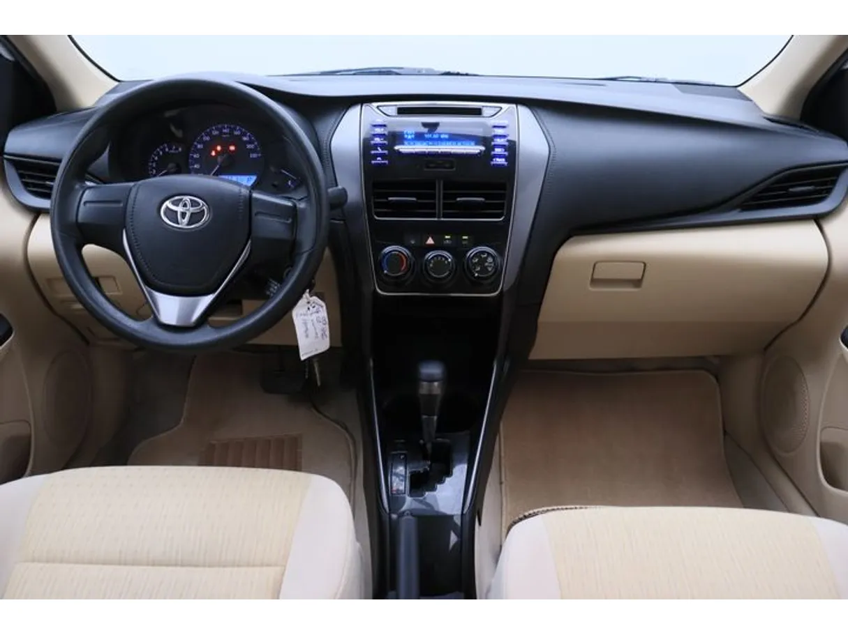 Car image 14