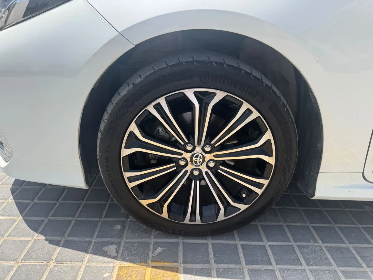 Car image 9