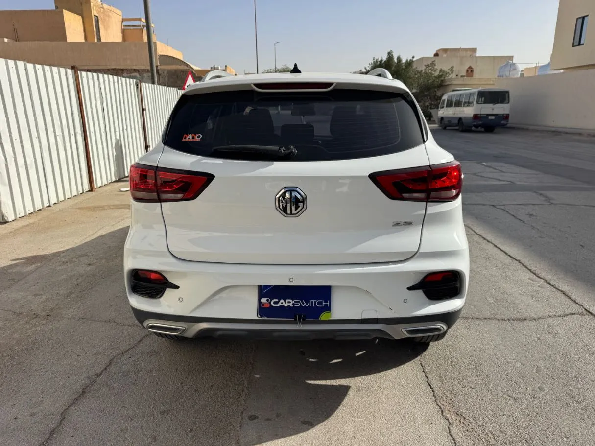 Car image 6