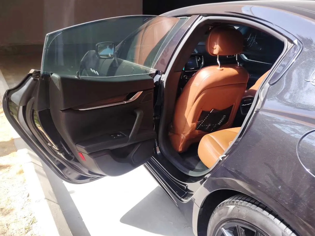 Car image 14