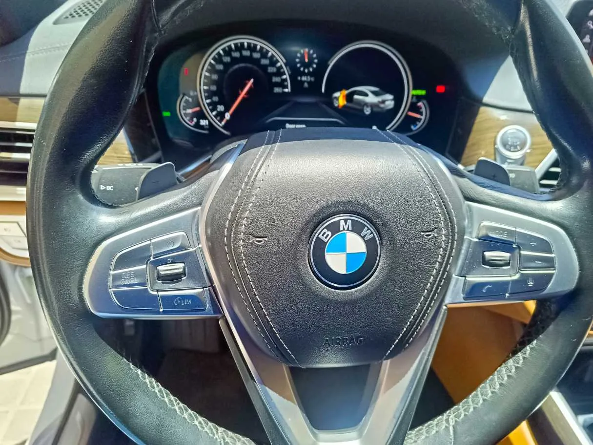 Car image 29