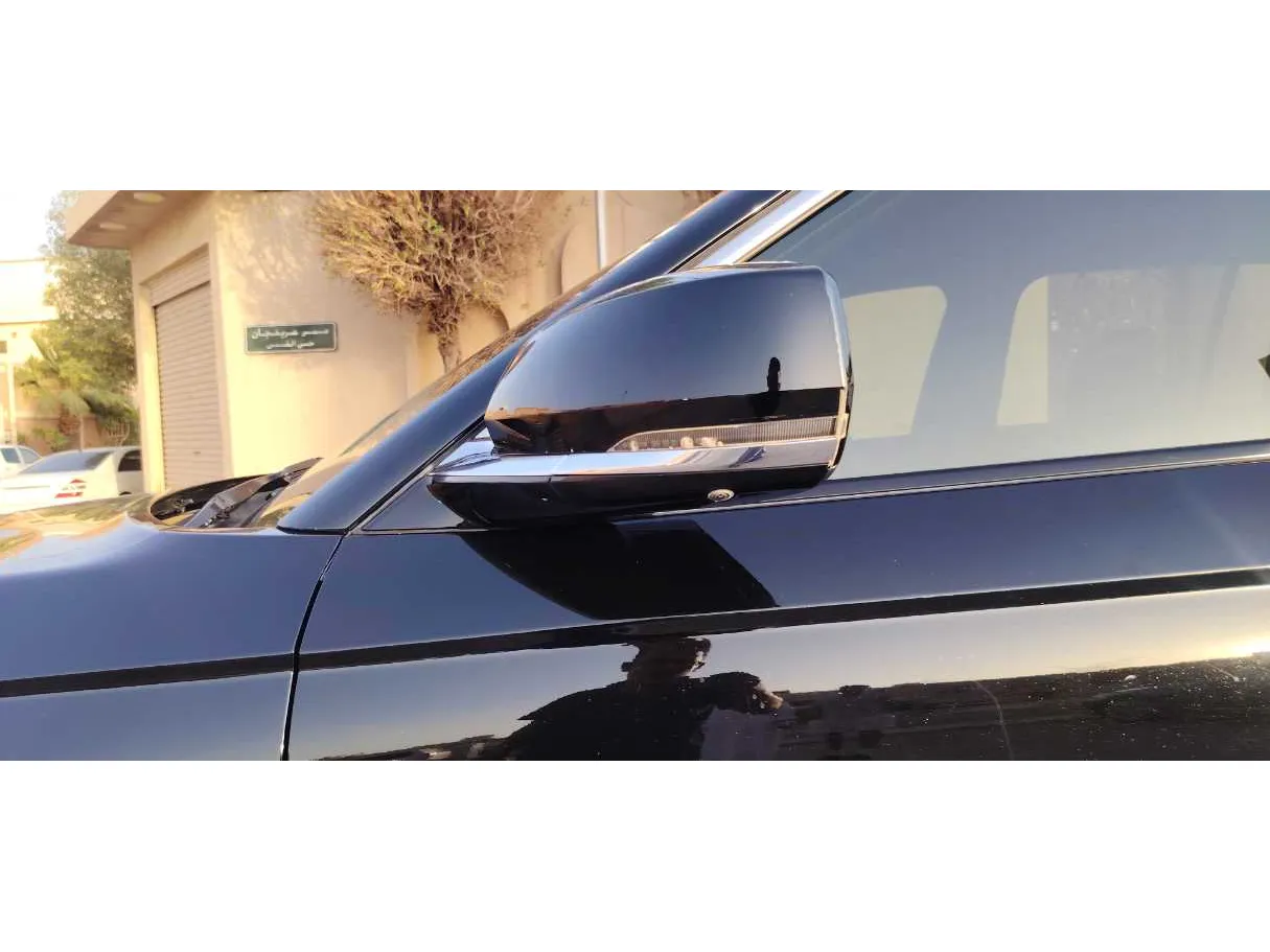 Car image 32