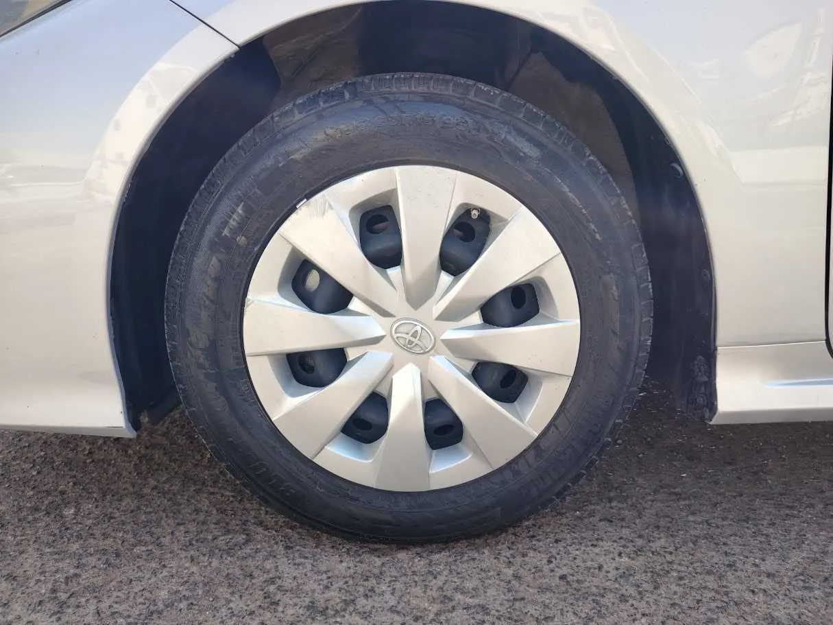 Car image 9