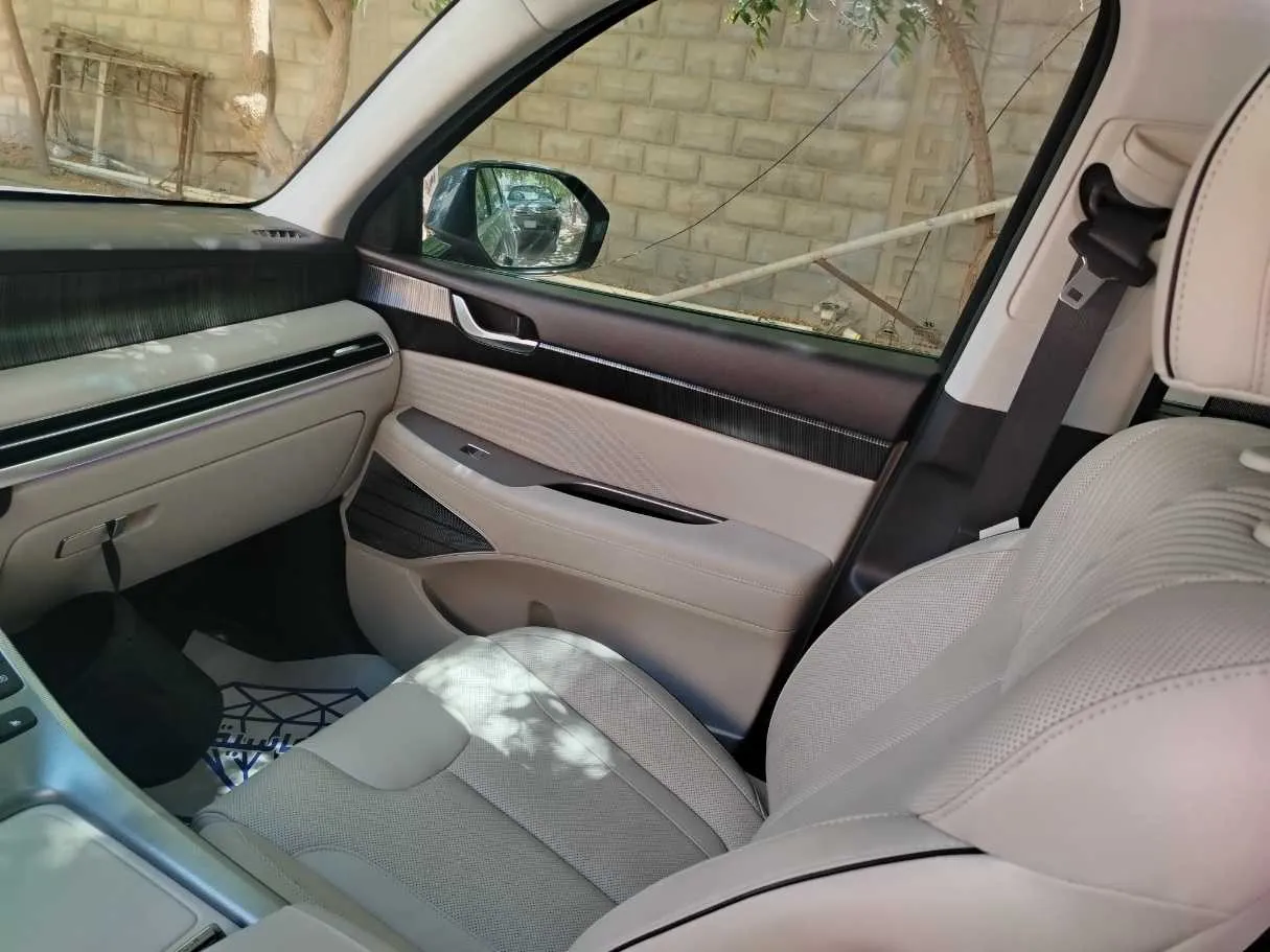 Car image 43