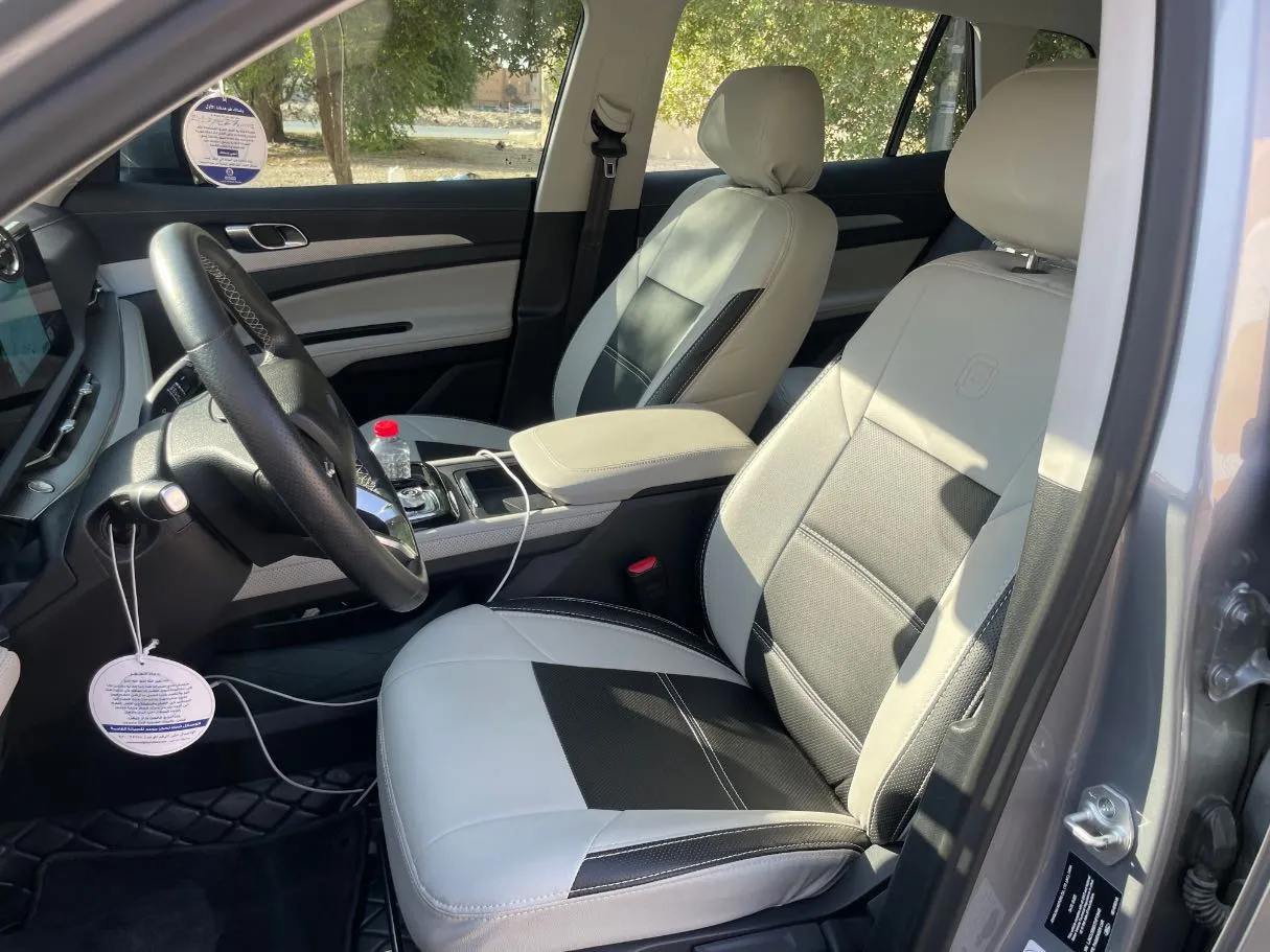 Car image 12
