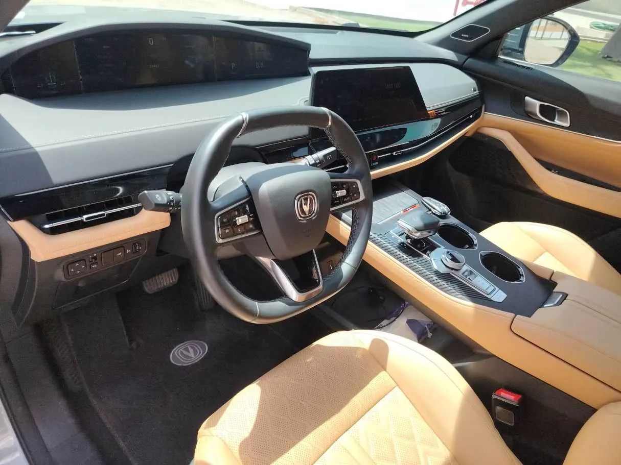 Car image 13