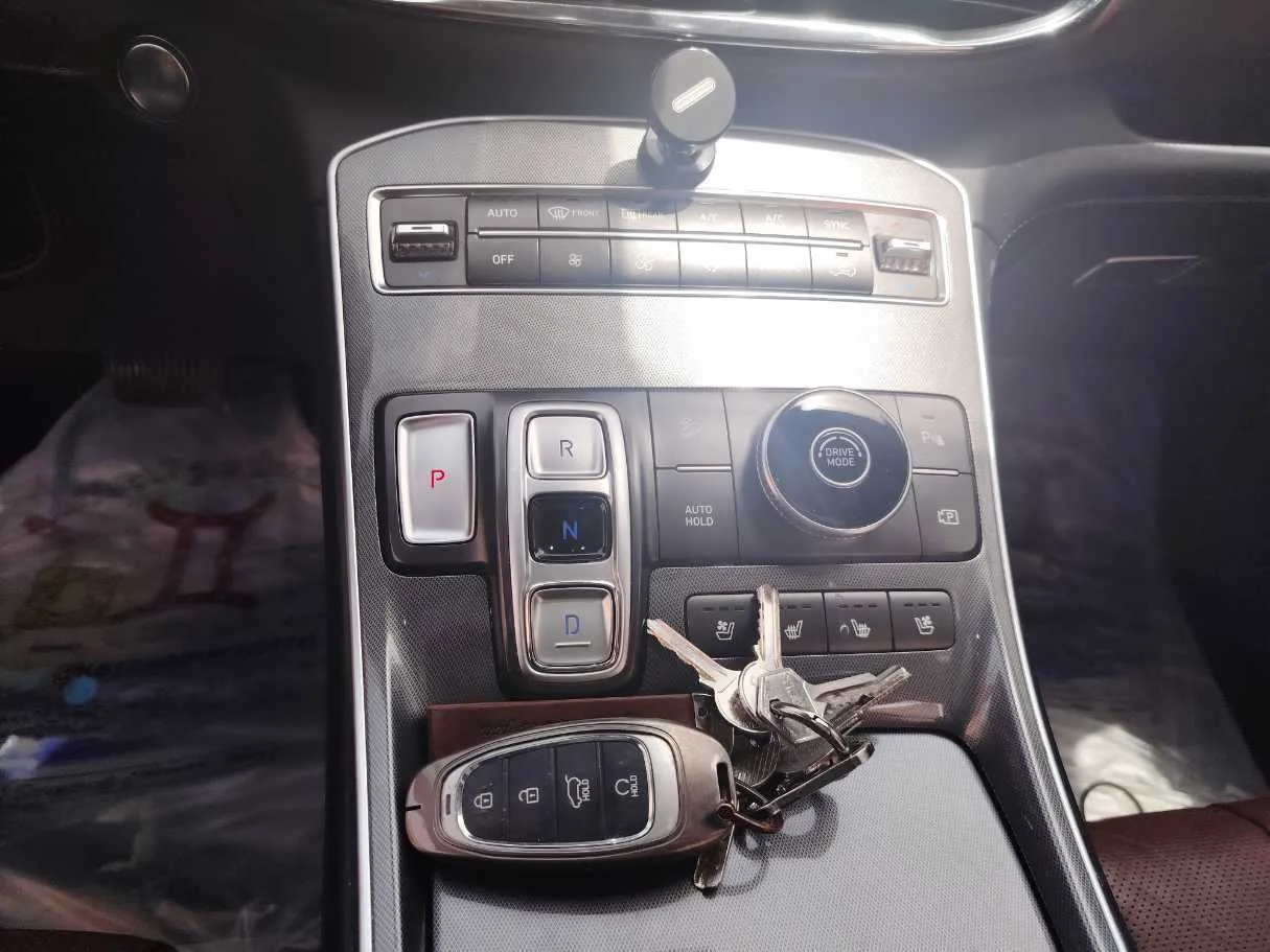 Car image 21