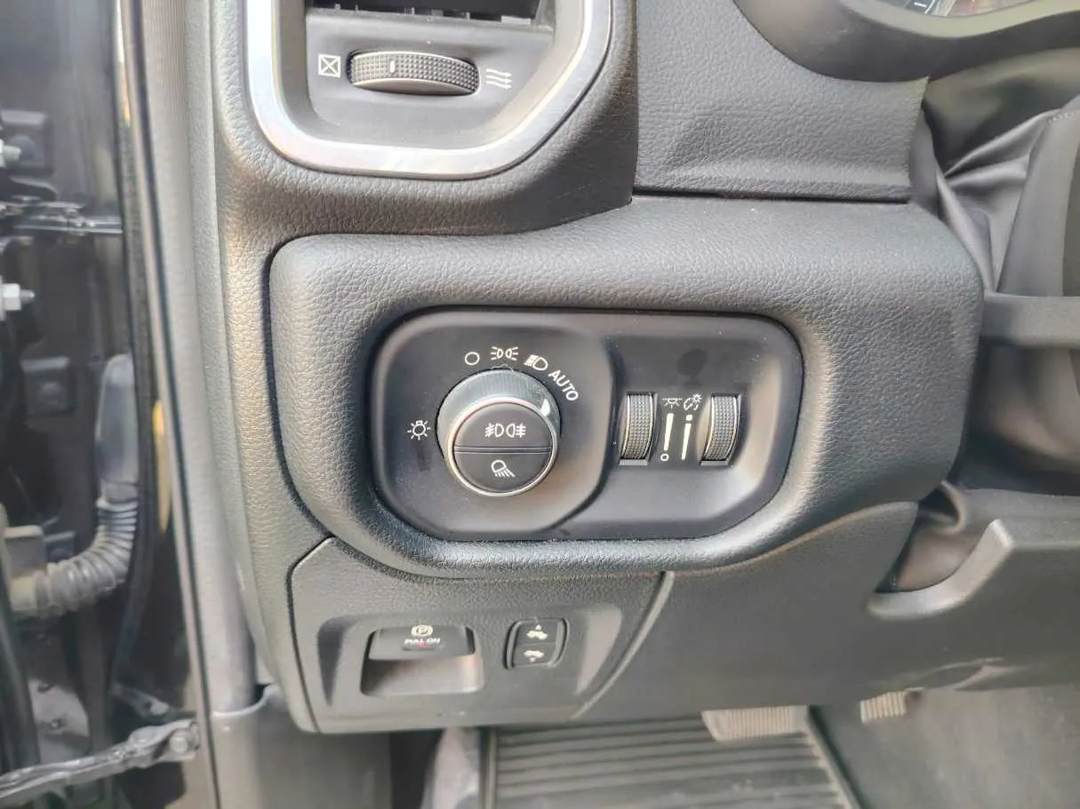 Car image 40