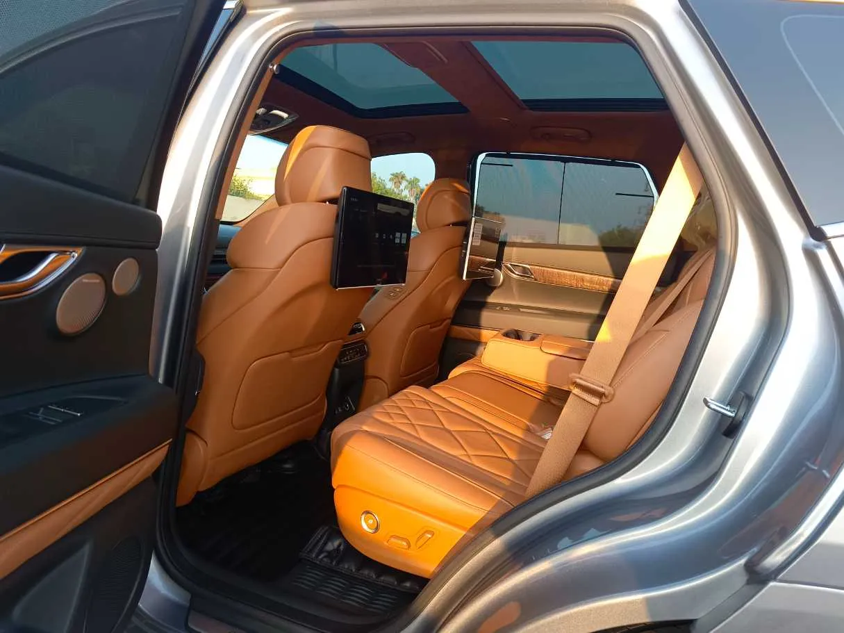Car image 18