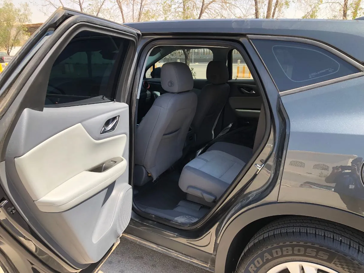 Car image 14