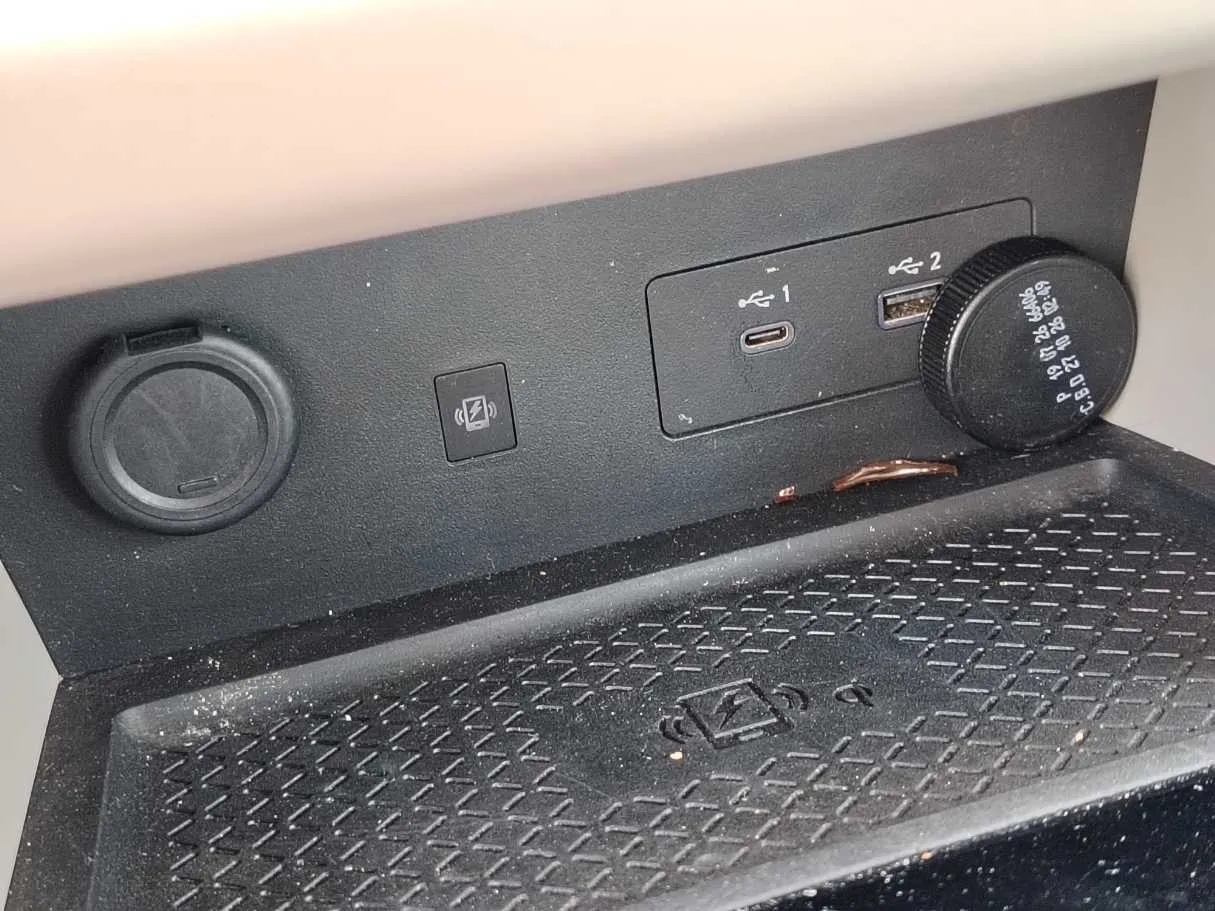 Car image 28