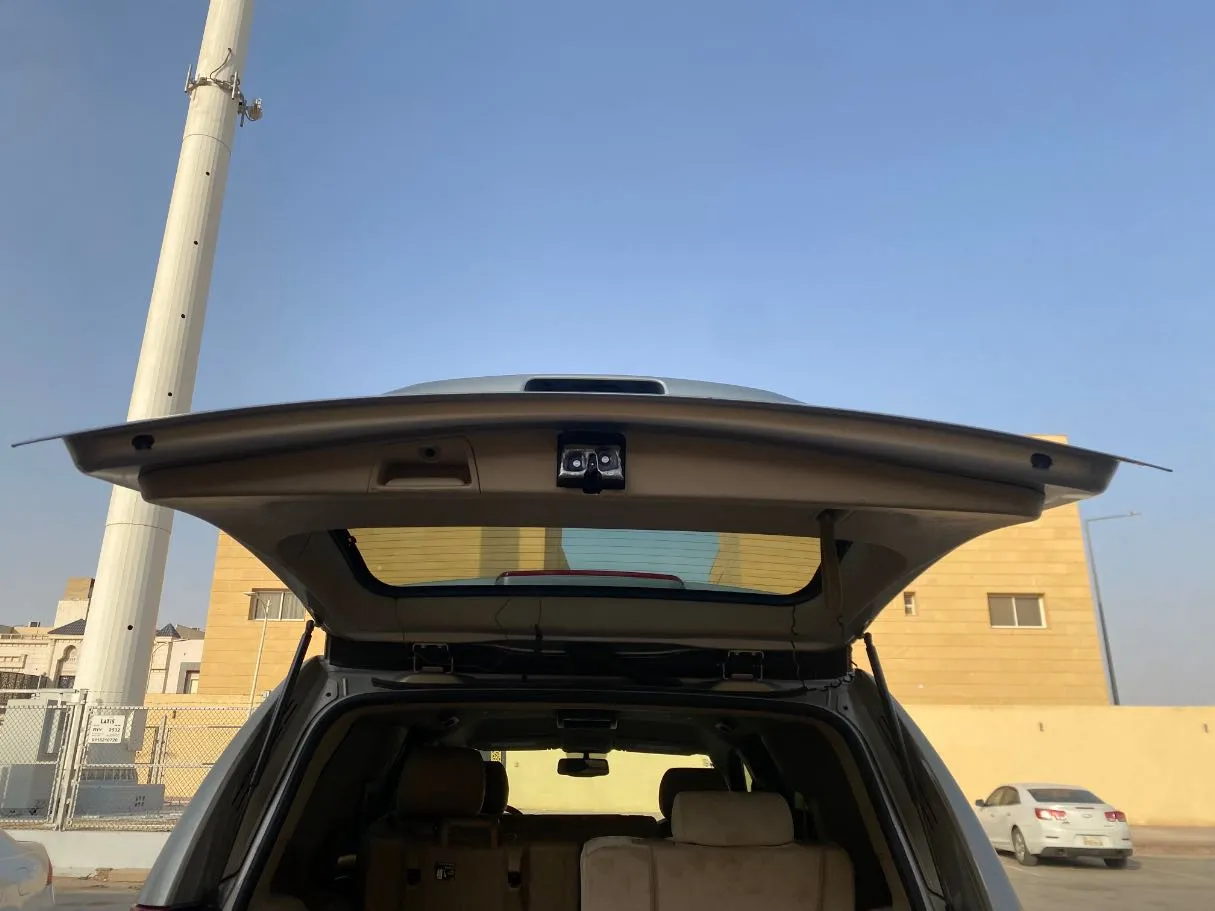Car image 21