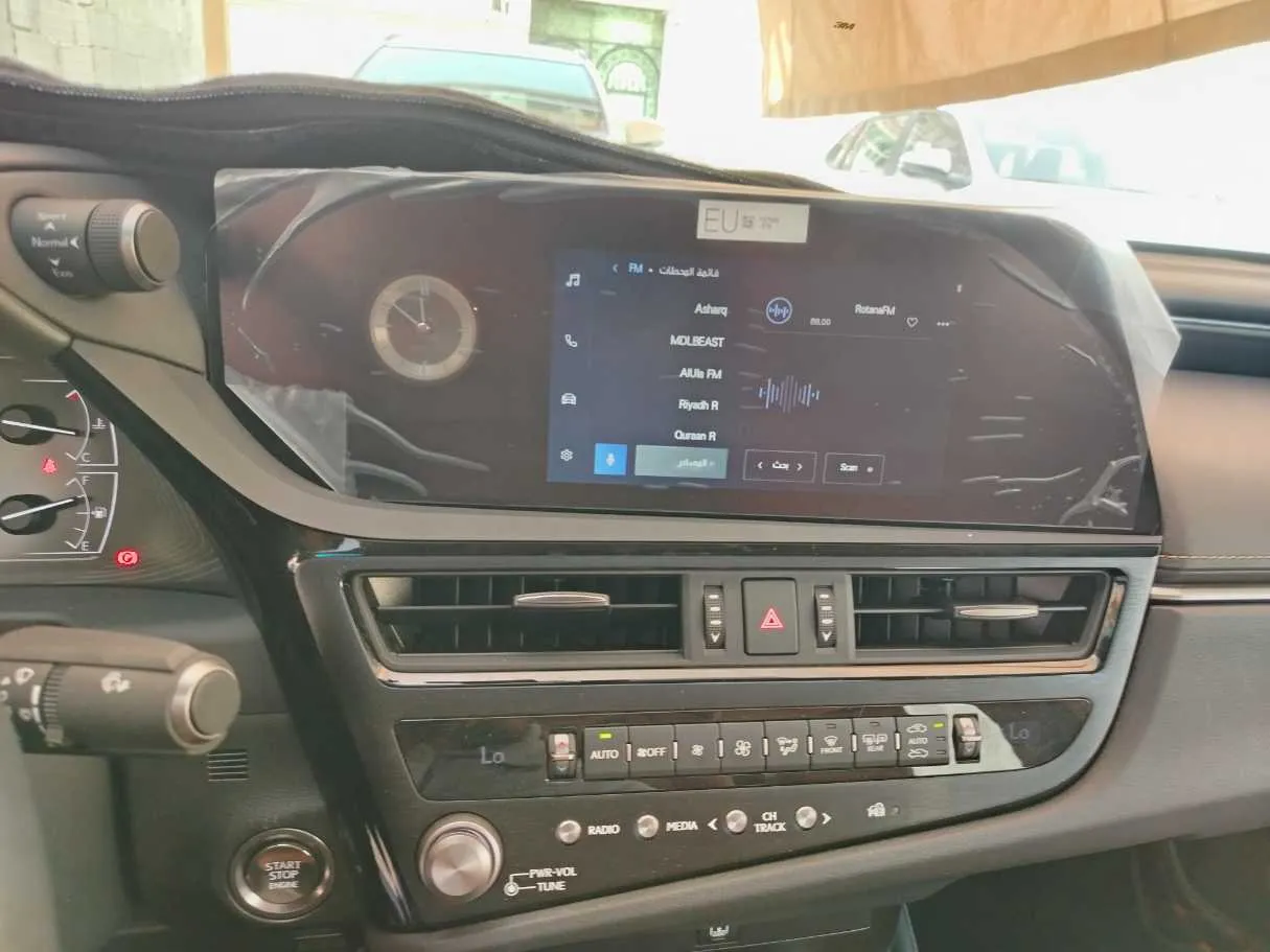 Car image 26