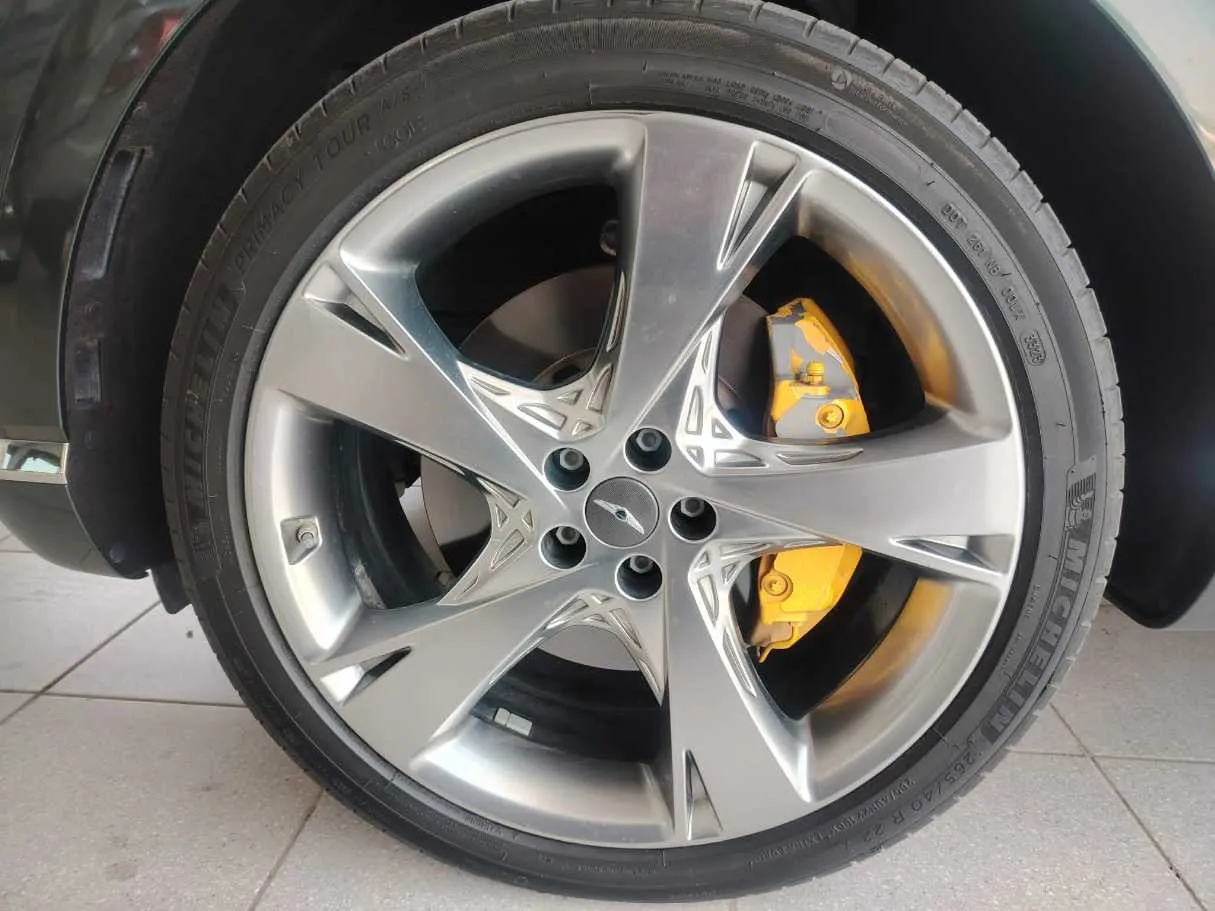 Car image 10
