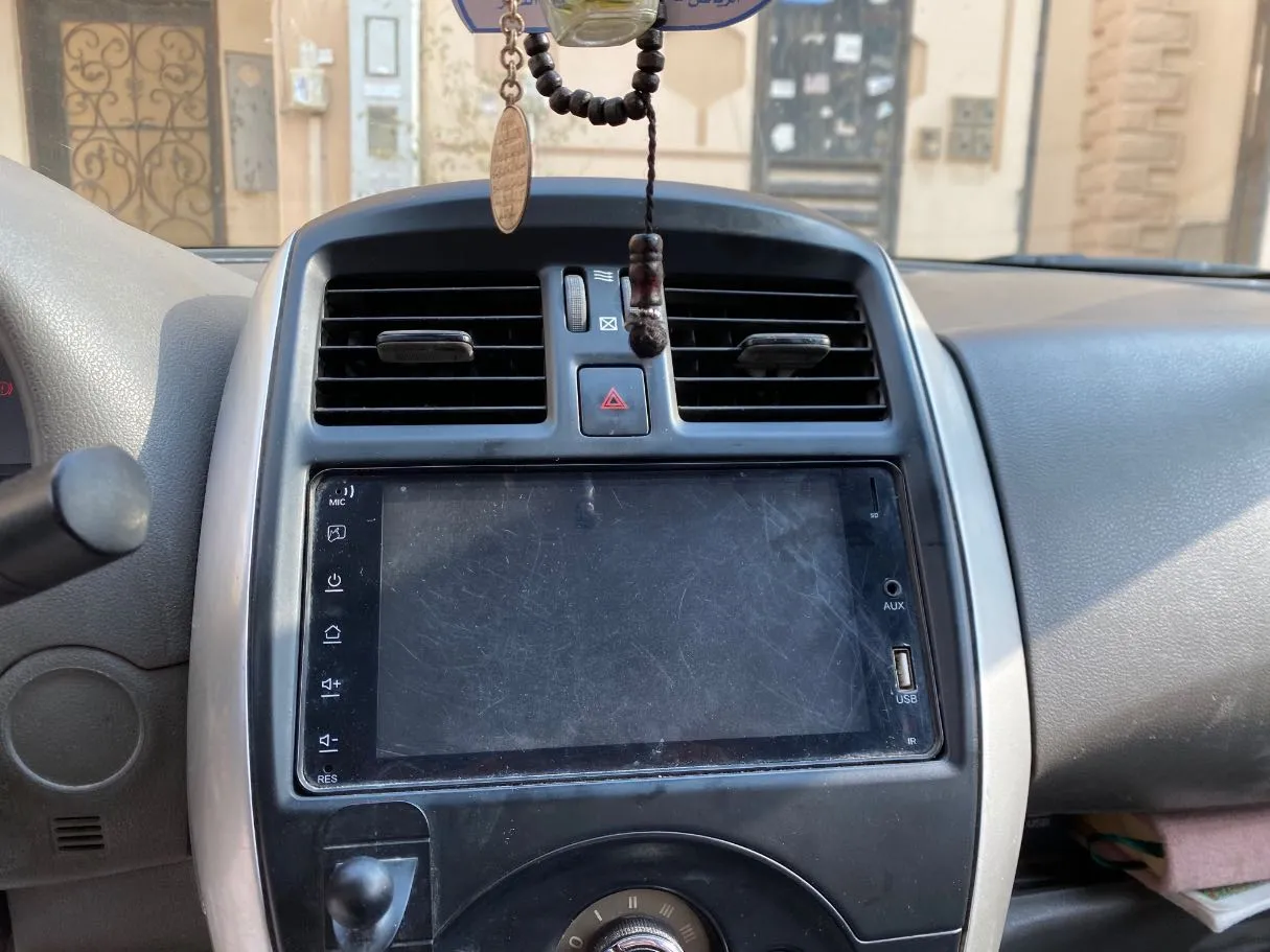 Car image 15