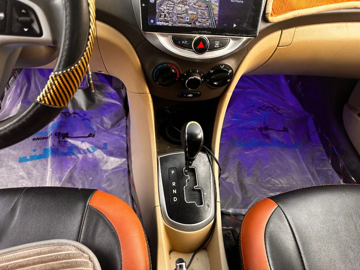 Car image 17