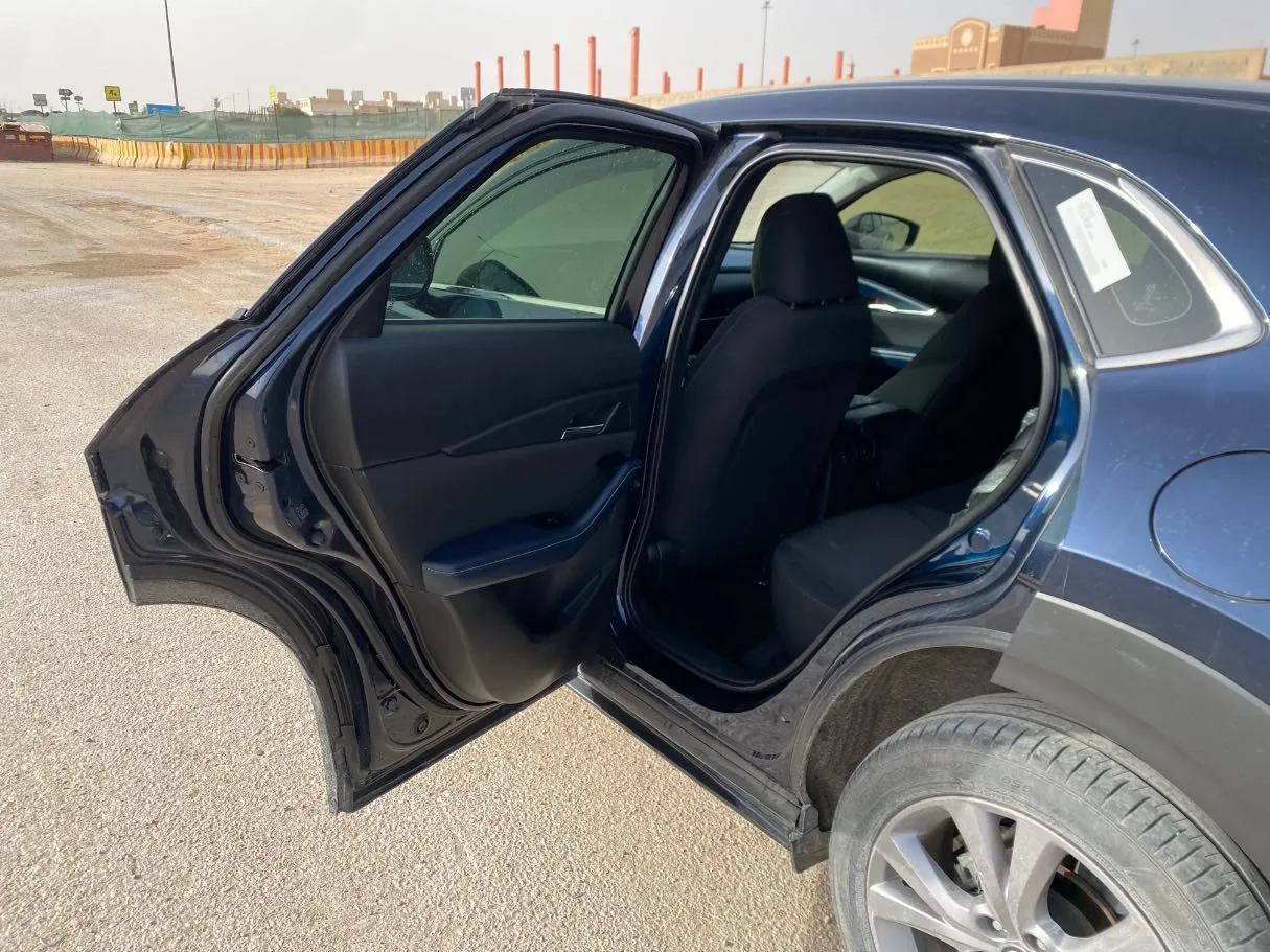 Car image 12