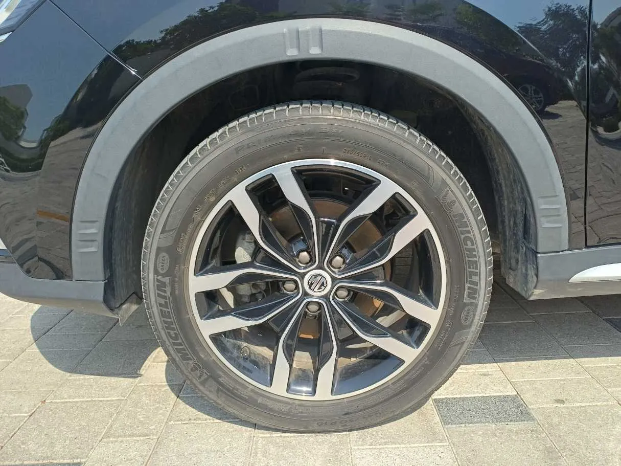 Car image 9