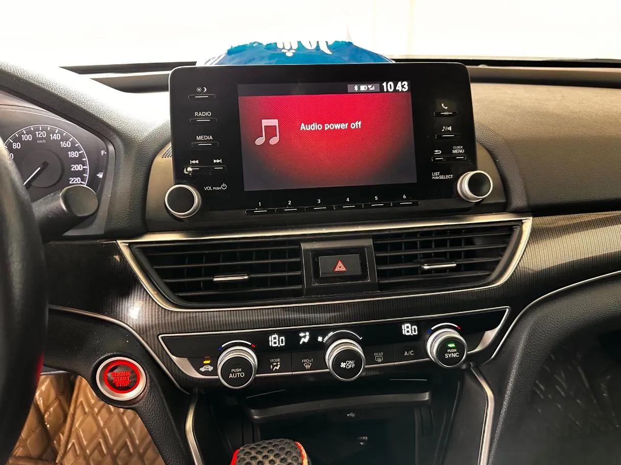 Car image 18