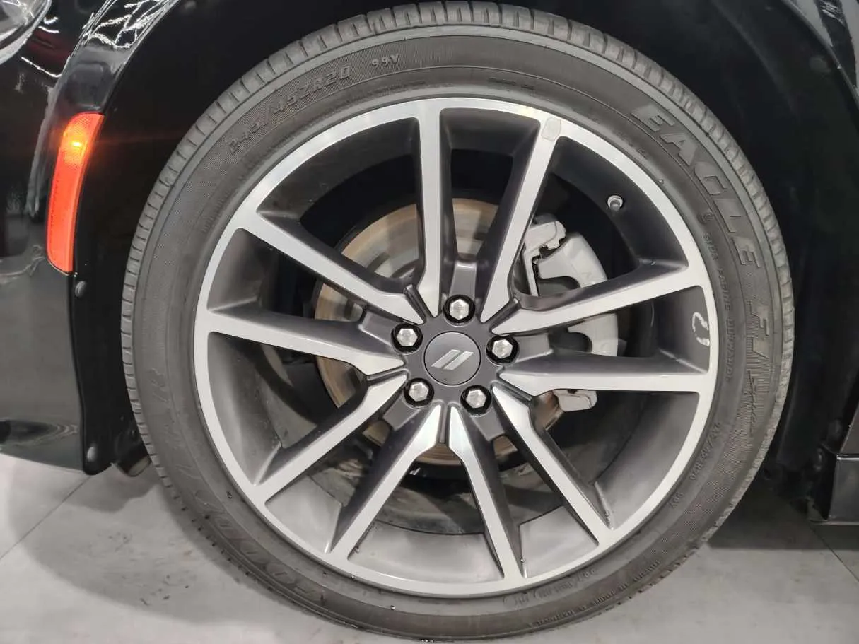 Car image 10