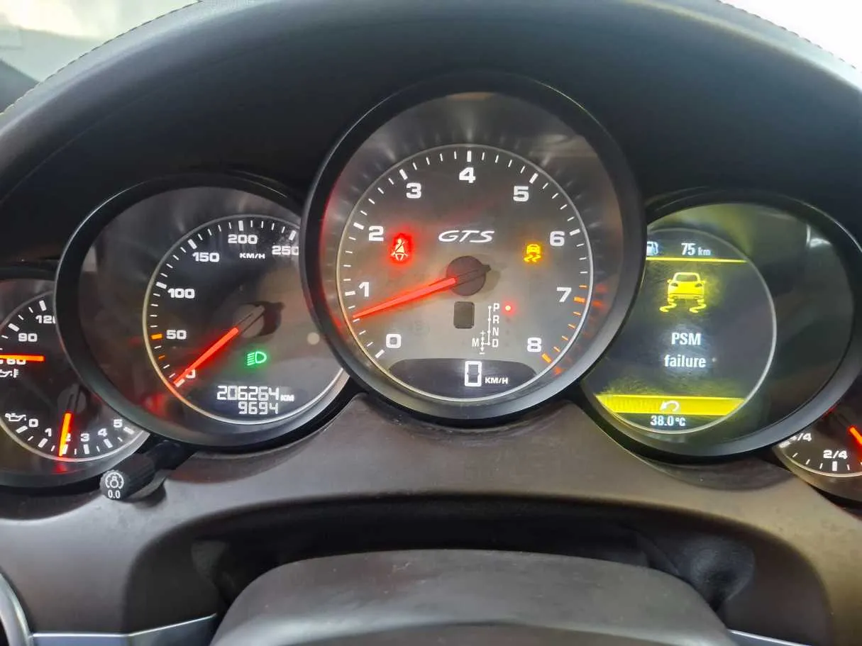 Car image 14