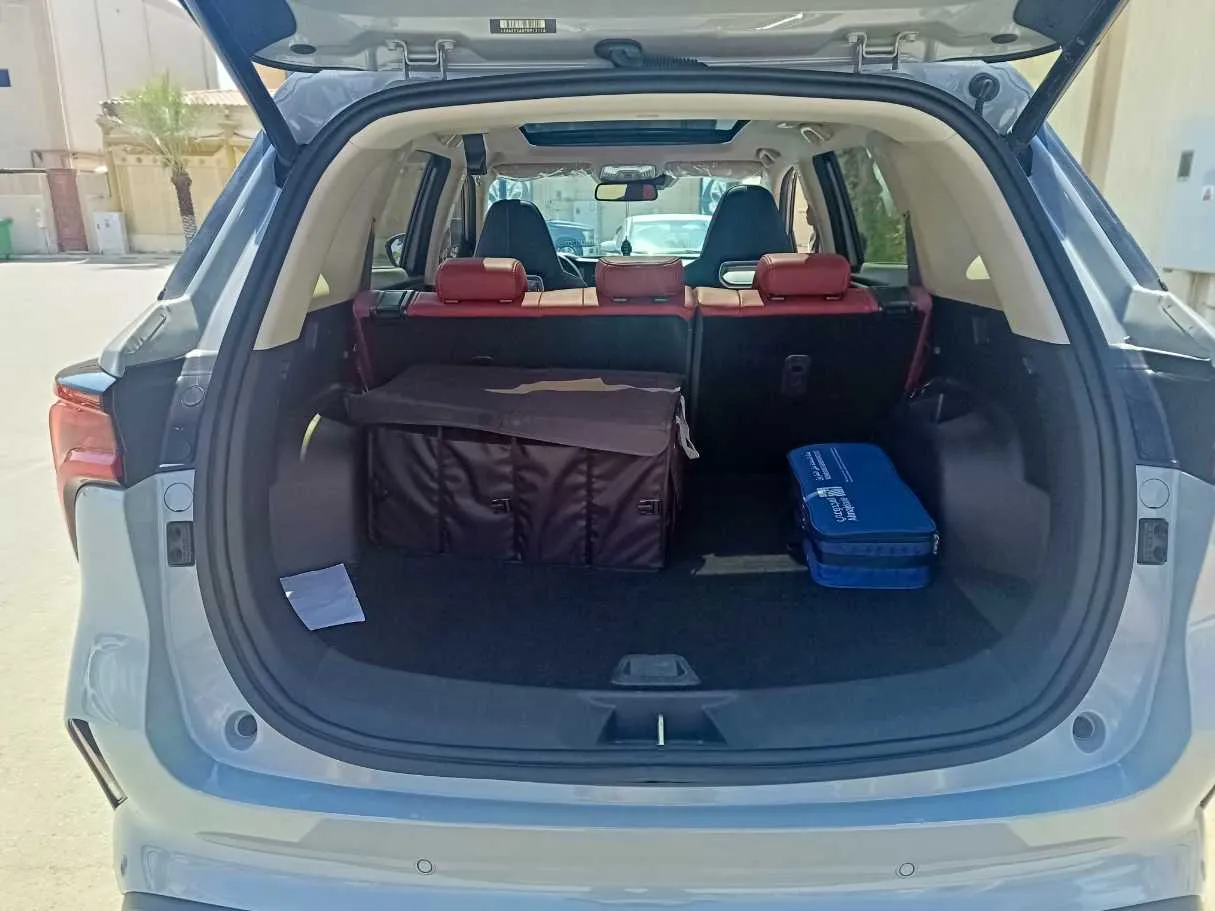 Car image 30