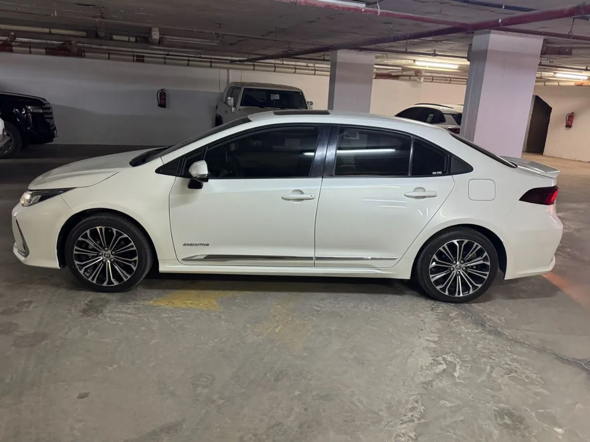 Car image 8