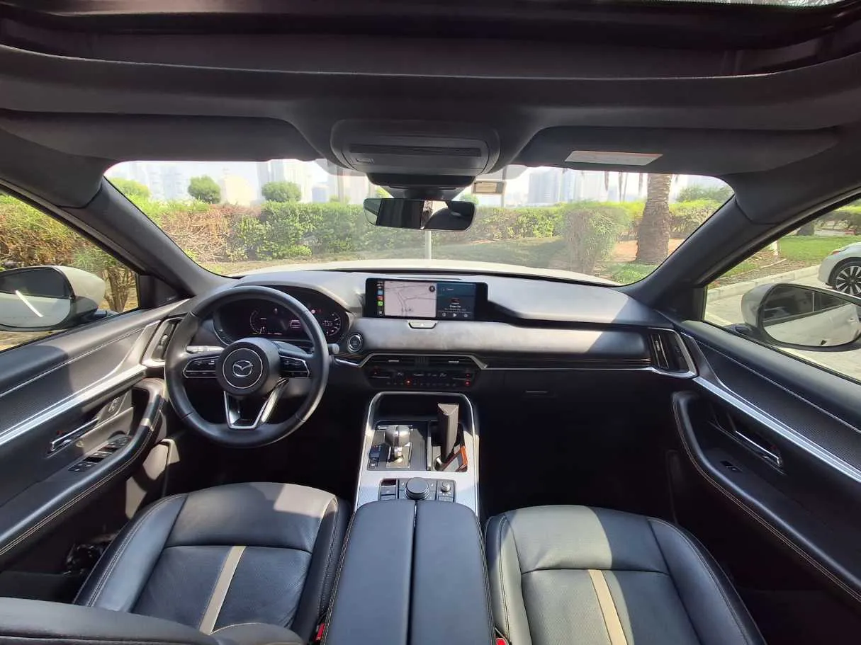 Car image 19
