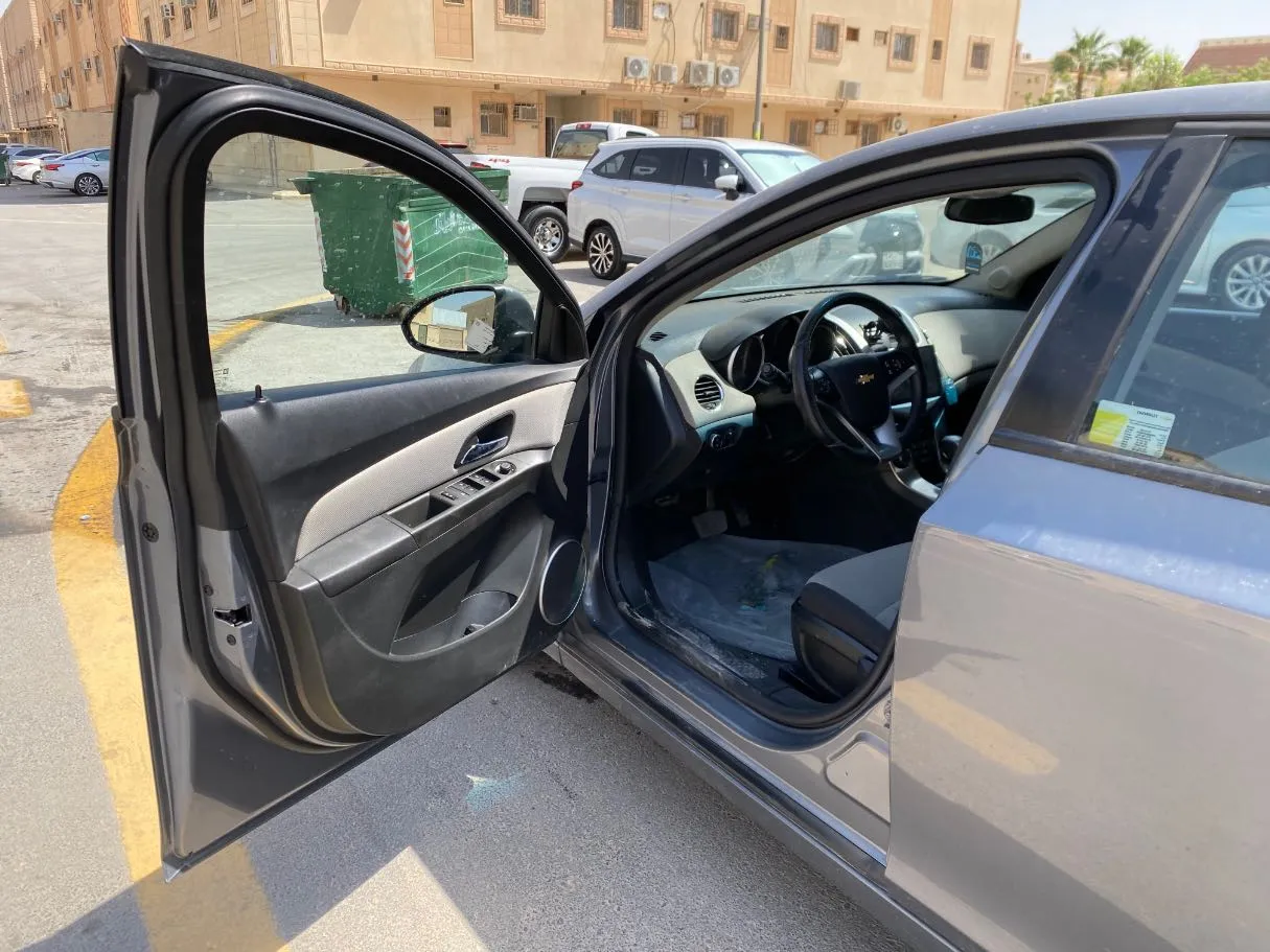 Car image 9