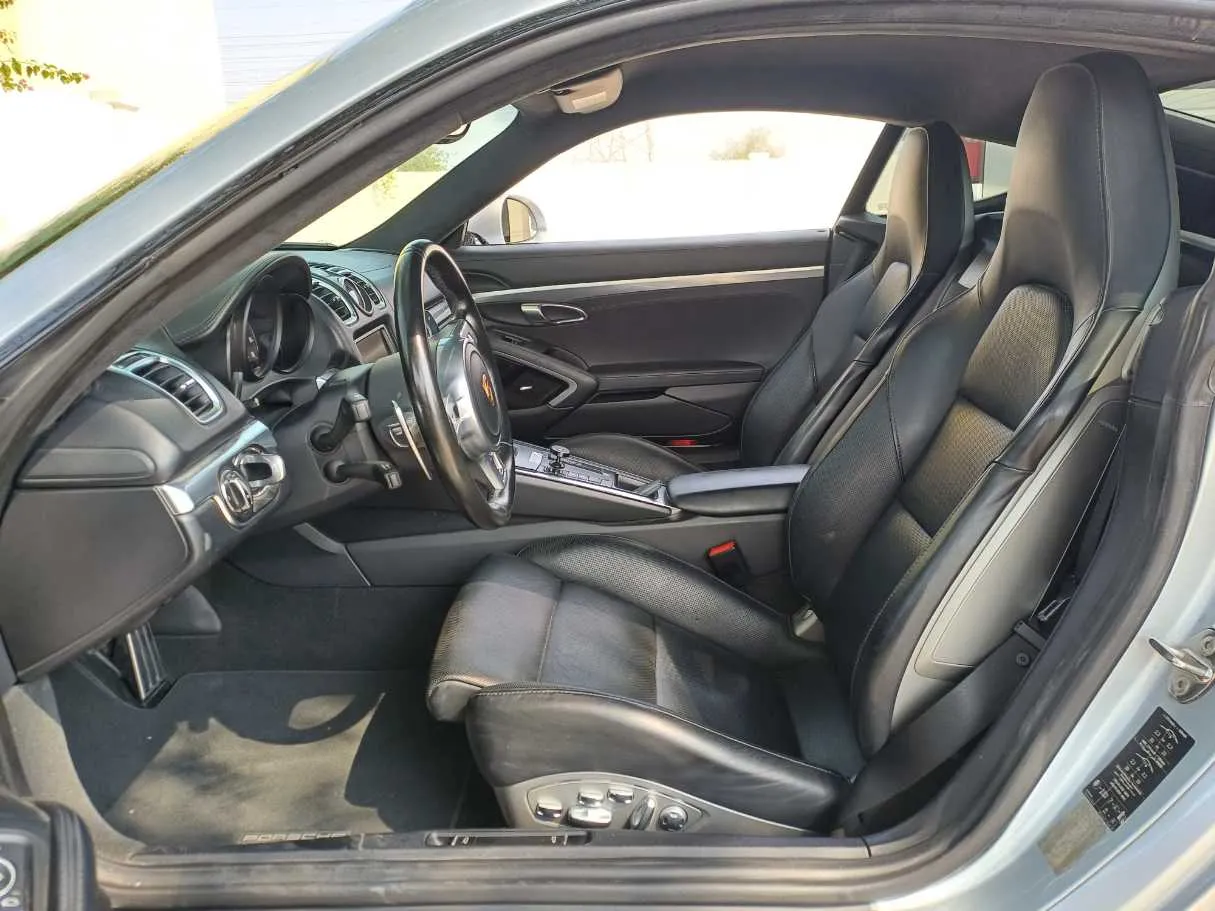 Car image 12