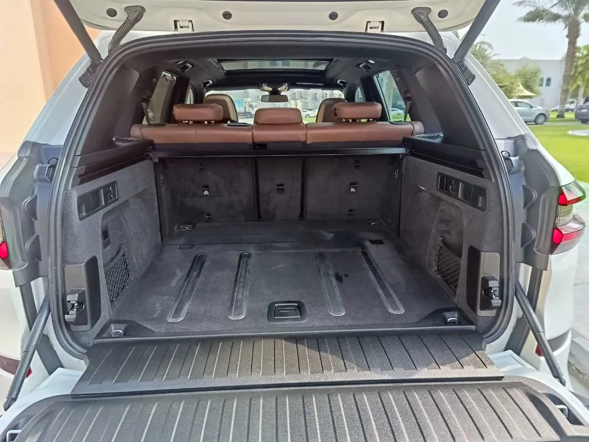 Car image 30