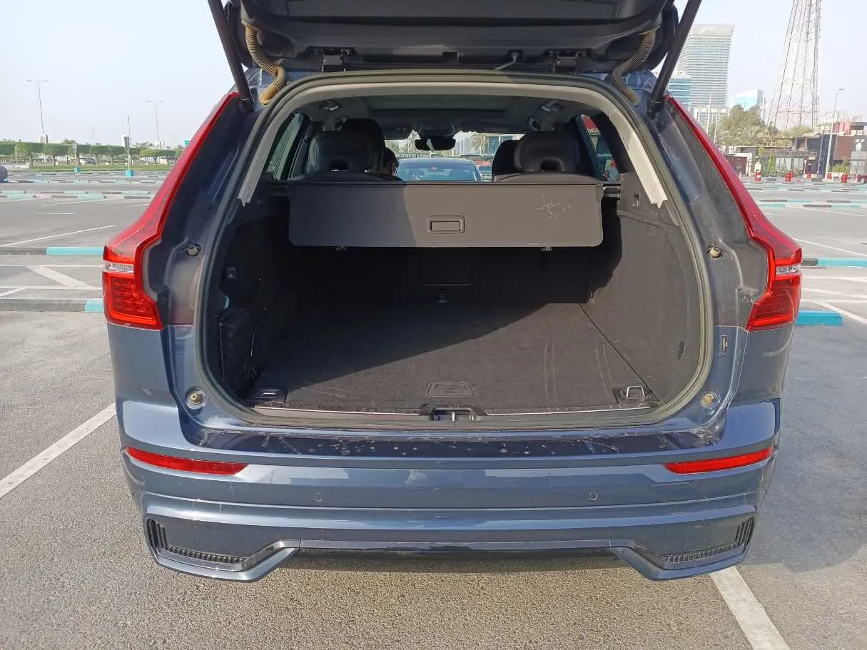 Car image 26