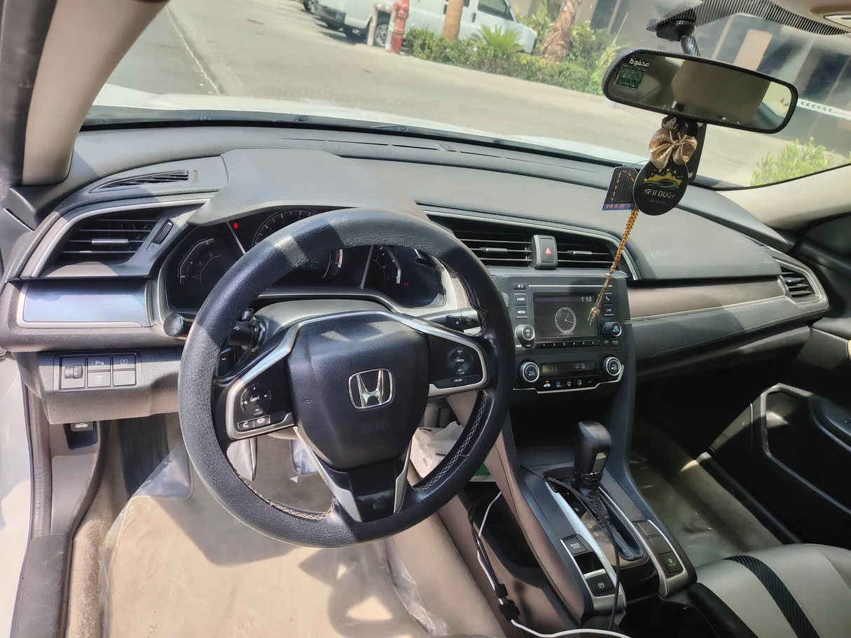 Car image 13