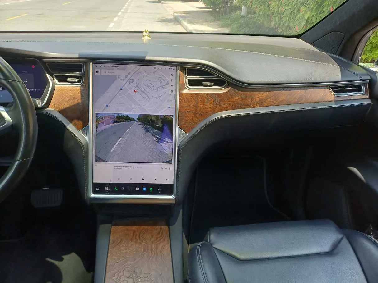 Car image 17