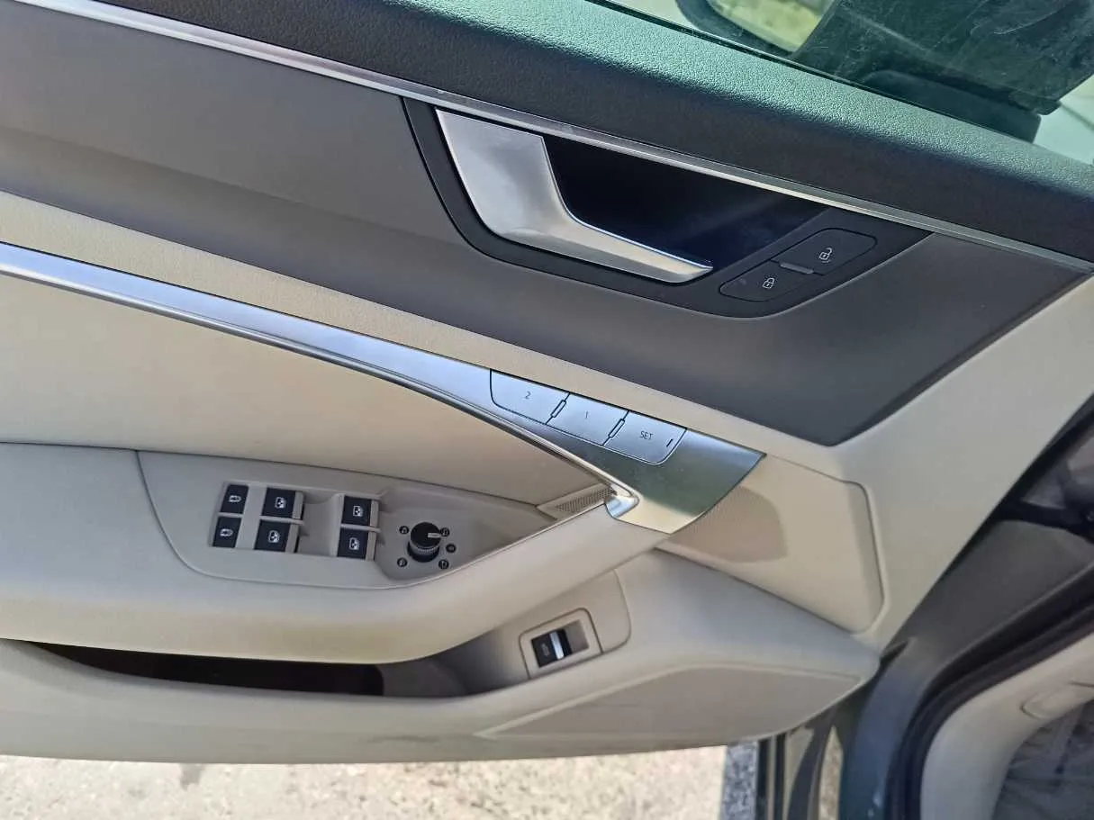 Car image 29
